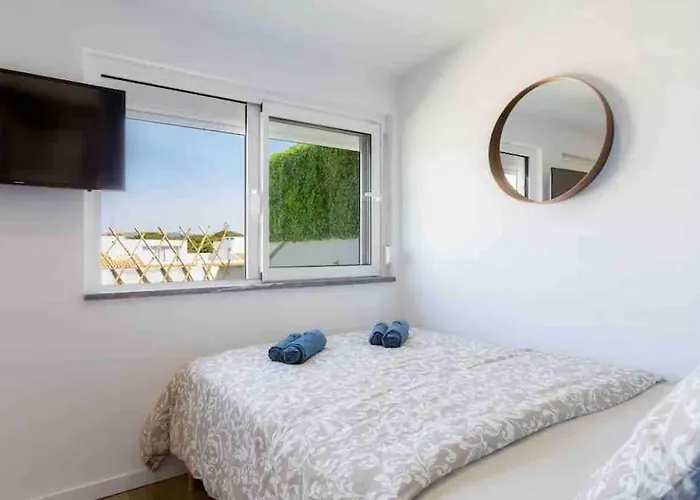 Cozy Near The Apartment Quarteira
